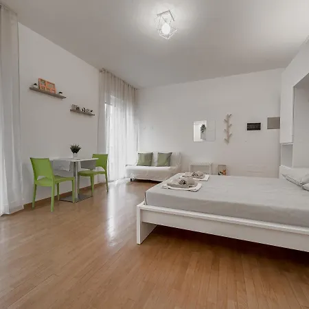 Apartament Realkasa Amendola 6 *